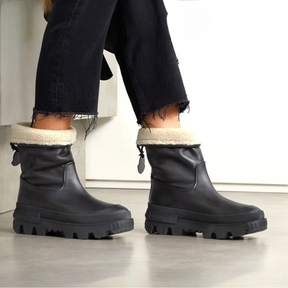 Moncler Shoes - MONCLER Moscova faux fur-trimmed leather ankle boots booties Size 8 NEW
